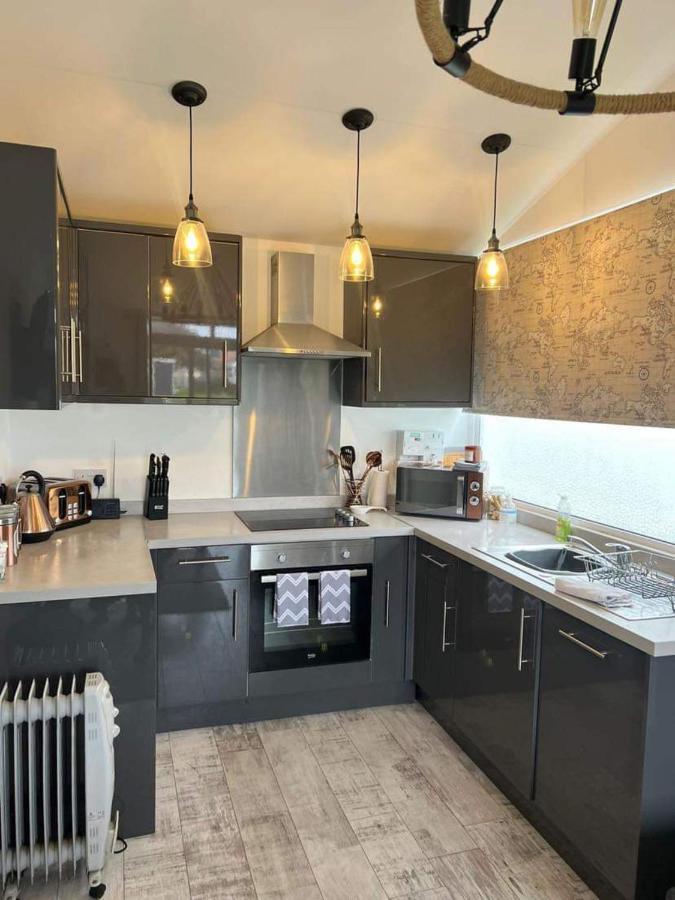 Stunning One Bed Modern & Contemporary Chalet Бринлингтон Экстерьер фото